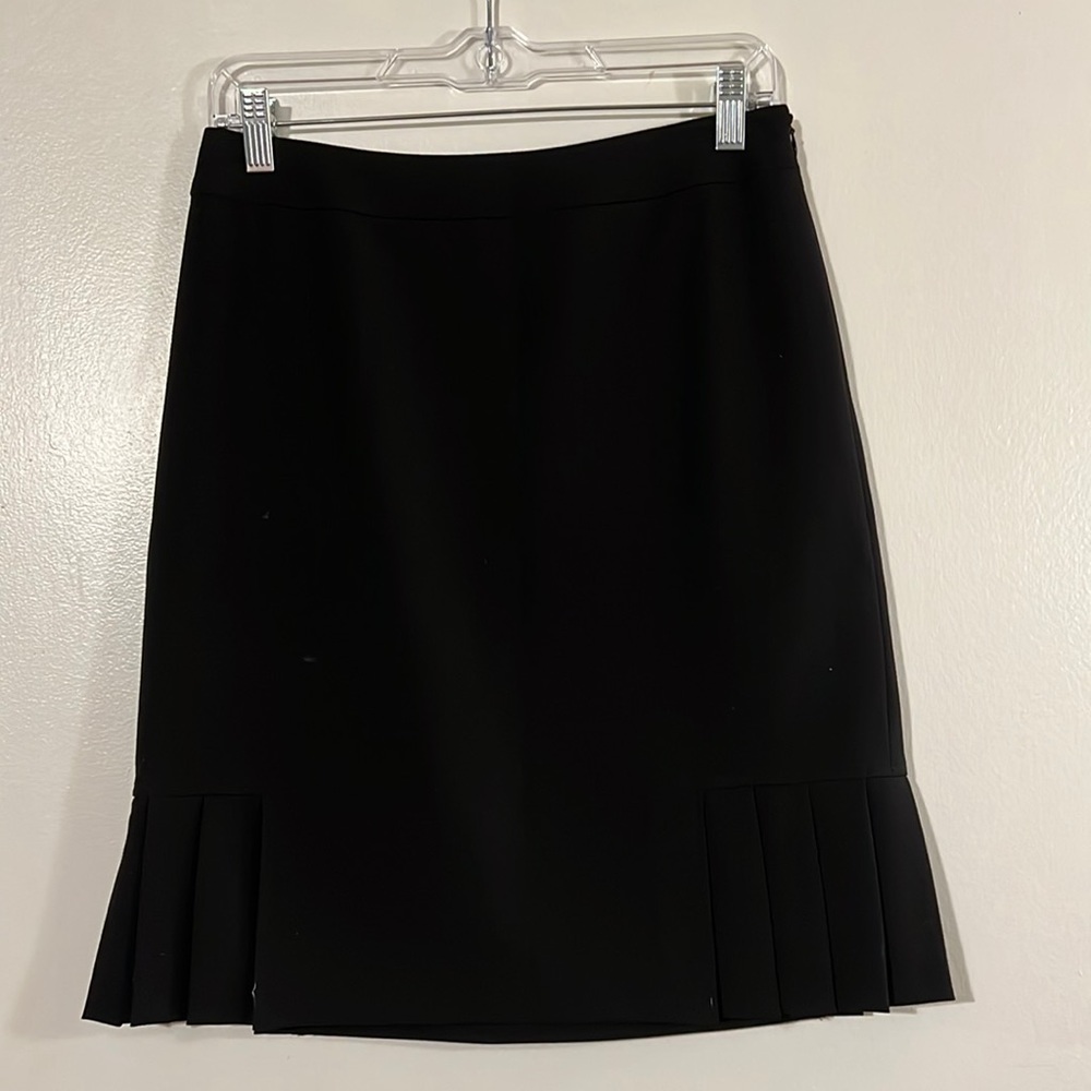 Tahari by Arthur S. Levine black lined side zip skirt with pleated hem detail